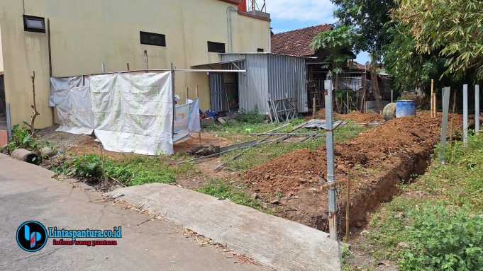 Polemik Makam Gribig Berlanjut, Ahli Waris Mulai Bangun Penutup Area Makam