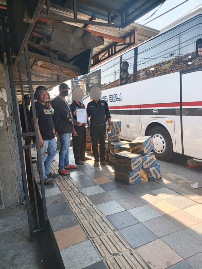 Disembunyikan di Bagasi Bus, 1.063 Botol Arak Bali Nyaris Menyebar ke Sejumlah Titik