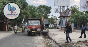 Progres Rehabilitasi Jalan Gabus-Tambakromo Baru Capai 10 Persen, Bahu Jalan Mulai Dikerjakan