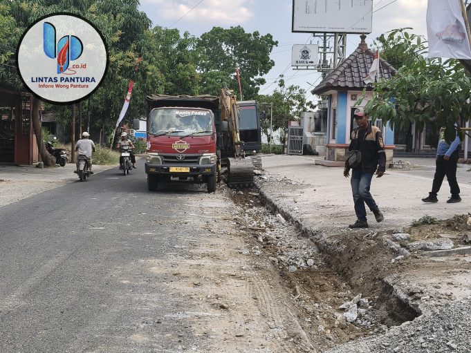 Progres Rehabilitasi Jalan Gabus-Tambakromo Baru Capai 10 Persen, Bahu Jalan Mulai Dikerjakan