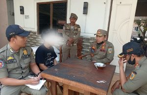 DIDUGA JADI LOKASI PROSTITUSI, KOS DI BAE KUDUS DIADUKAN WARGA! SATPOL PP LANGSUNG LAKUKAN PENGECEKAN