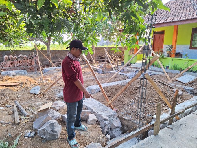 Disorot Dugaan Tiga Pelanggaran, Mandor Proyek Perpustakaan SD 6 Gondangmanis Buka Suara, Ungkap Fakta di Lapangan