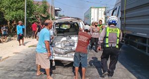 Rem Blong di Jalur Lingkar Kudus! Truk Hino Hantam Kendaraan Beruntun, Tujuh Kendaraan Terlibat, Dua Sopir Terluka