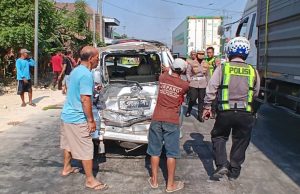 Rem Blong di Jalur Lingkar Kudus! Truk Hino Hantam Kendaraan Beruntun, Tujuh Kendaraan Terlibat, Dua Sopir Terluka